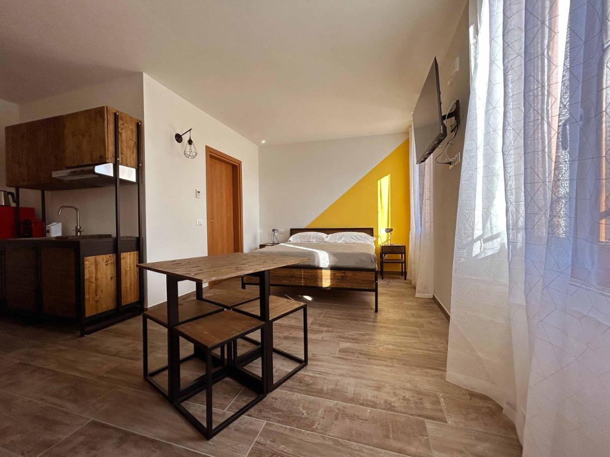 La Volpe Rossa Rooms And Apartments Сан-Феличе-дель-Бенако Экстерьер фото