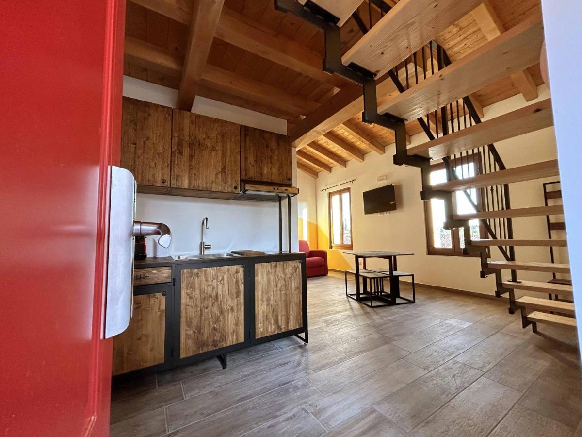 La Volpe Rossa Rooms And Apartments Сан-Феличе-дель-Бенако Экстерьер фото