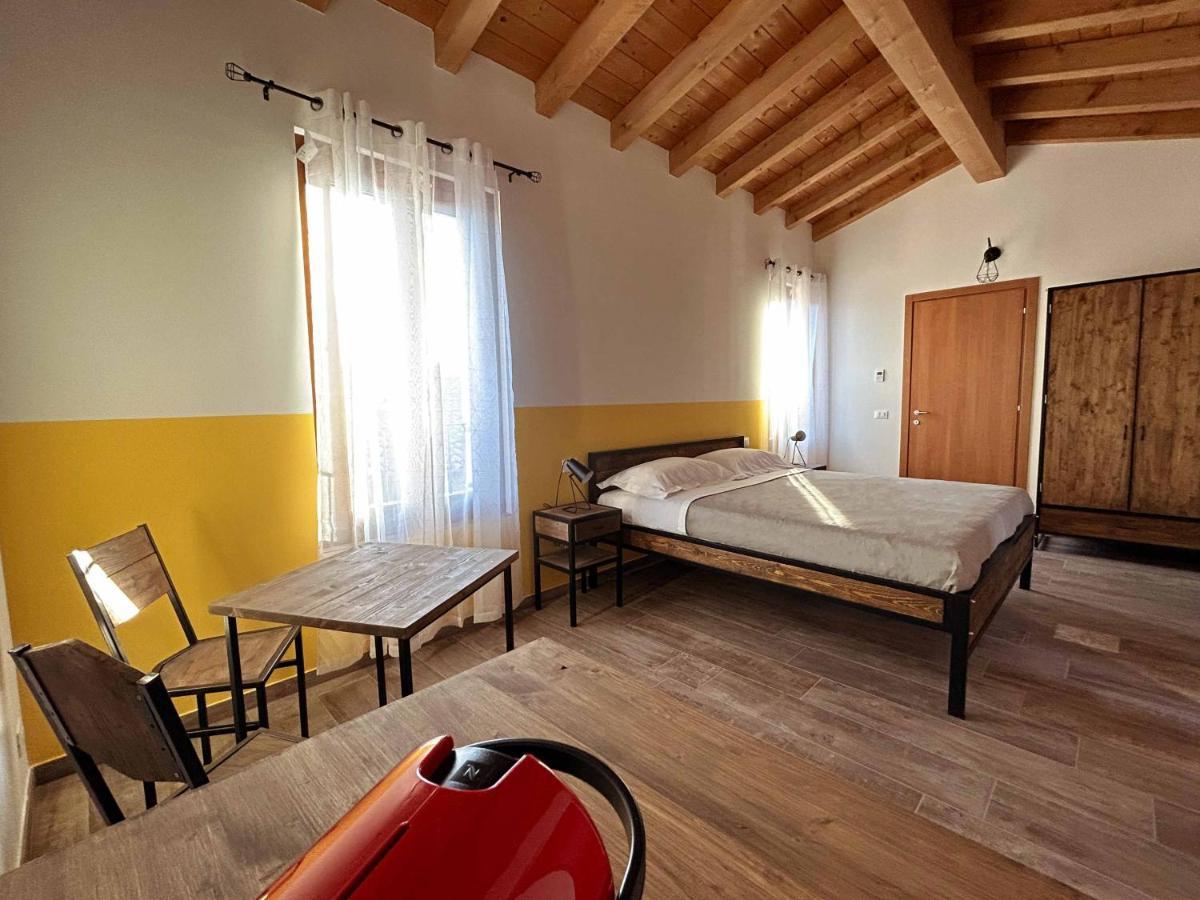 La Volpe Rossa Rooms And Apartments Сан-Феличе-дель-Бенако Экстерьер фото