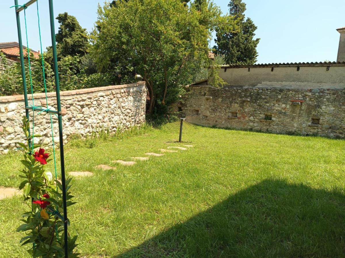La Volpe Rossa Rooms And Apartments Сан-Феличе-дель-Бенако Экстерьер фото