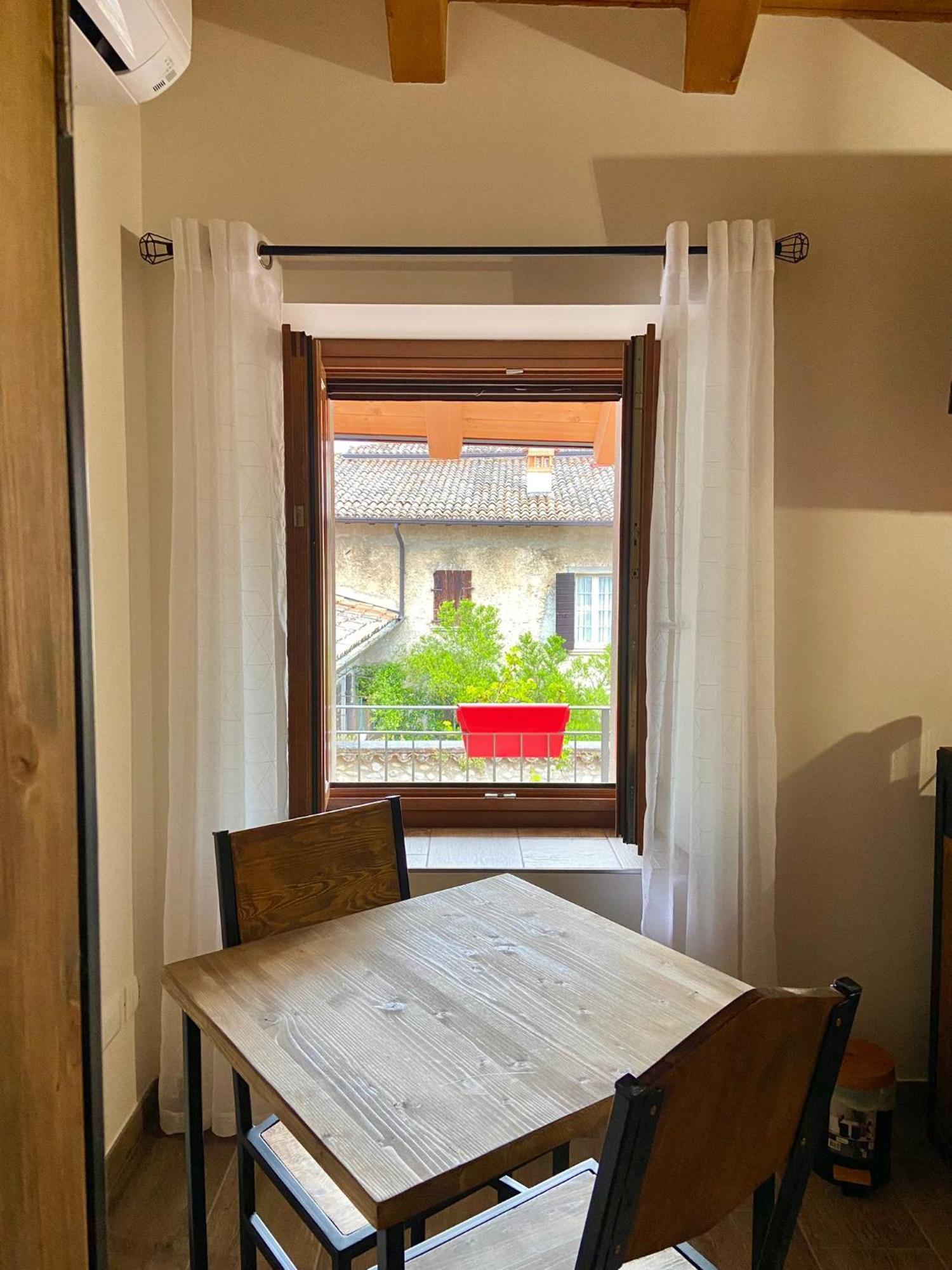 La Volpe Rossa Rooms And Apartments Сан-Феличе-дель-Бенако Экстерьер фото